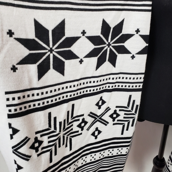 Black and White Winter Theme Coat Wrap - Picture 2 of 7